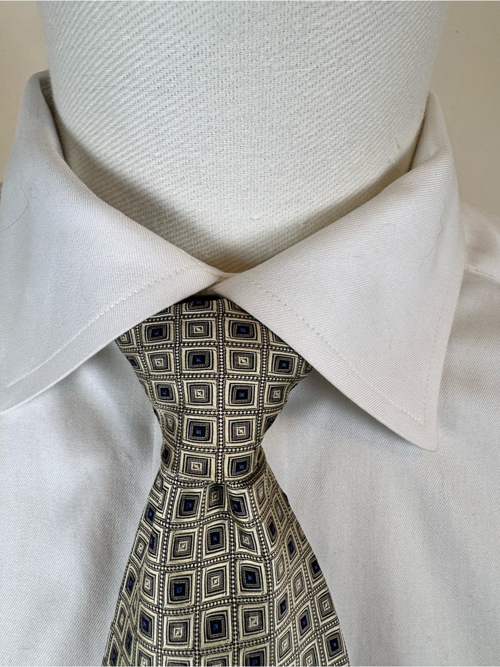 Chas Reed & Co Men’s Necktie Cream Jacquard Silk Tie with Blue Accents